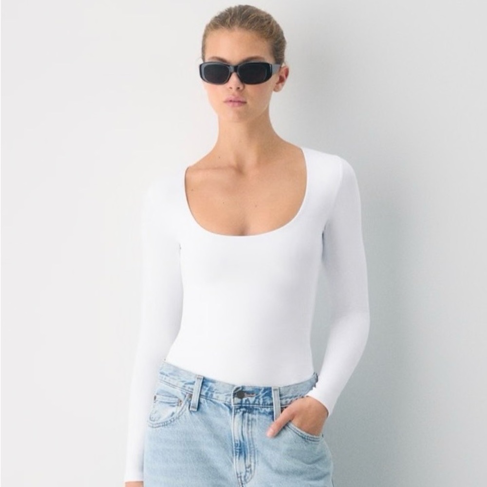 White Original Contour Scoopneck Longsleeve
